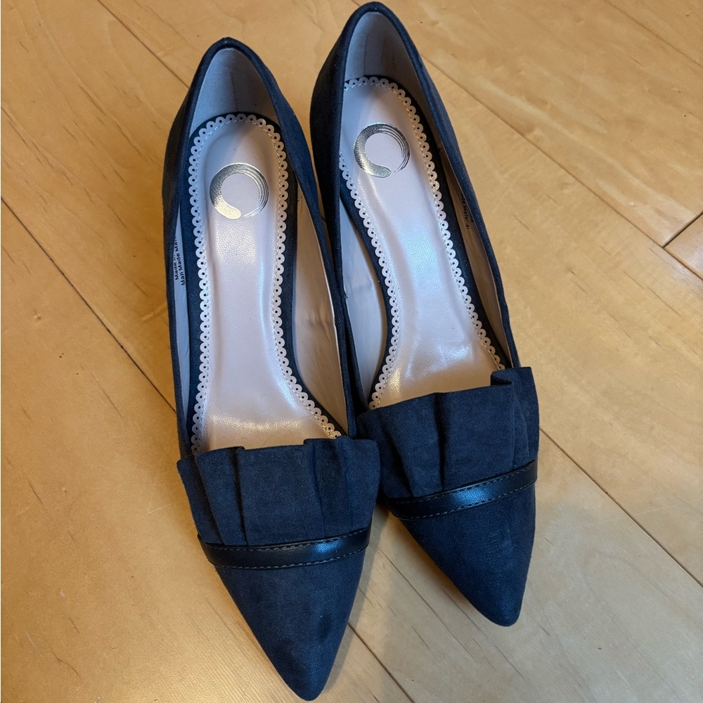 BRAND NEW Journee Women’s Marek Pointed Toe Mid Heel Pumps, 7